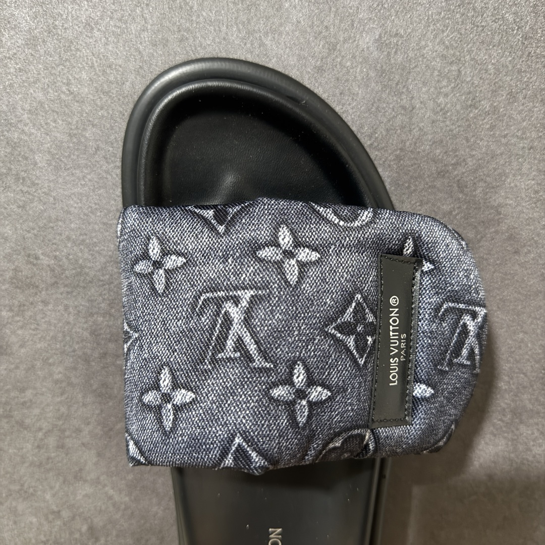图片[5]-【纯原版】Louis Vuitton 2026专柜 春夏新款 LV情侣厚底魔术贴拖鞋明星同款 网红博主推荐 原版开模 代购版本 Lv 原版3D打印老花 内里海绵 水台4.5CM 原版私膜 真皮大底 全套专柜包装 货号： AG2U72722 尺码：36 37 38 39 40 41 42 43 44 45 46 47-选品中心