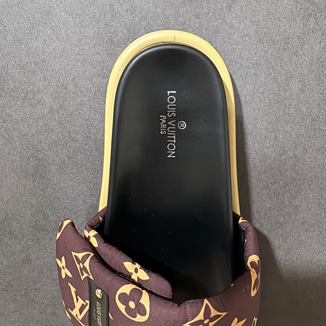图片[6]-【纯原版】Louis Vuitton 2026专柜 春夏新款 LV情侣厚底魔术贴拖鞋明星同款 网红博主推荐 原版开模 代购版本 Lv 原版3D打印老花 内里海绵 水台4.5CM 原版私膜 真皮大底 全套专柜包装 货号： AG2U72722 尺码：36 37 38 39 40 41 42 43 44 45 46 47-选品中心