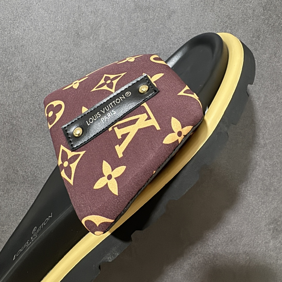 图片[8]-【纯原版】Louis Vuitton 2026专柜 春夏新款 LV情侣厚底魔术贴拖鞋明星同款 网红博主推荐 原版开模 代购版本 Lv 原版3D打印老花 内里海绵 水台4.5CM 原版私膜 真皮大底 全套专柜包装 货号： AG2U72722 尺码：36 37 38 39 40 41 42 43 44 45 46 47-选品中心