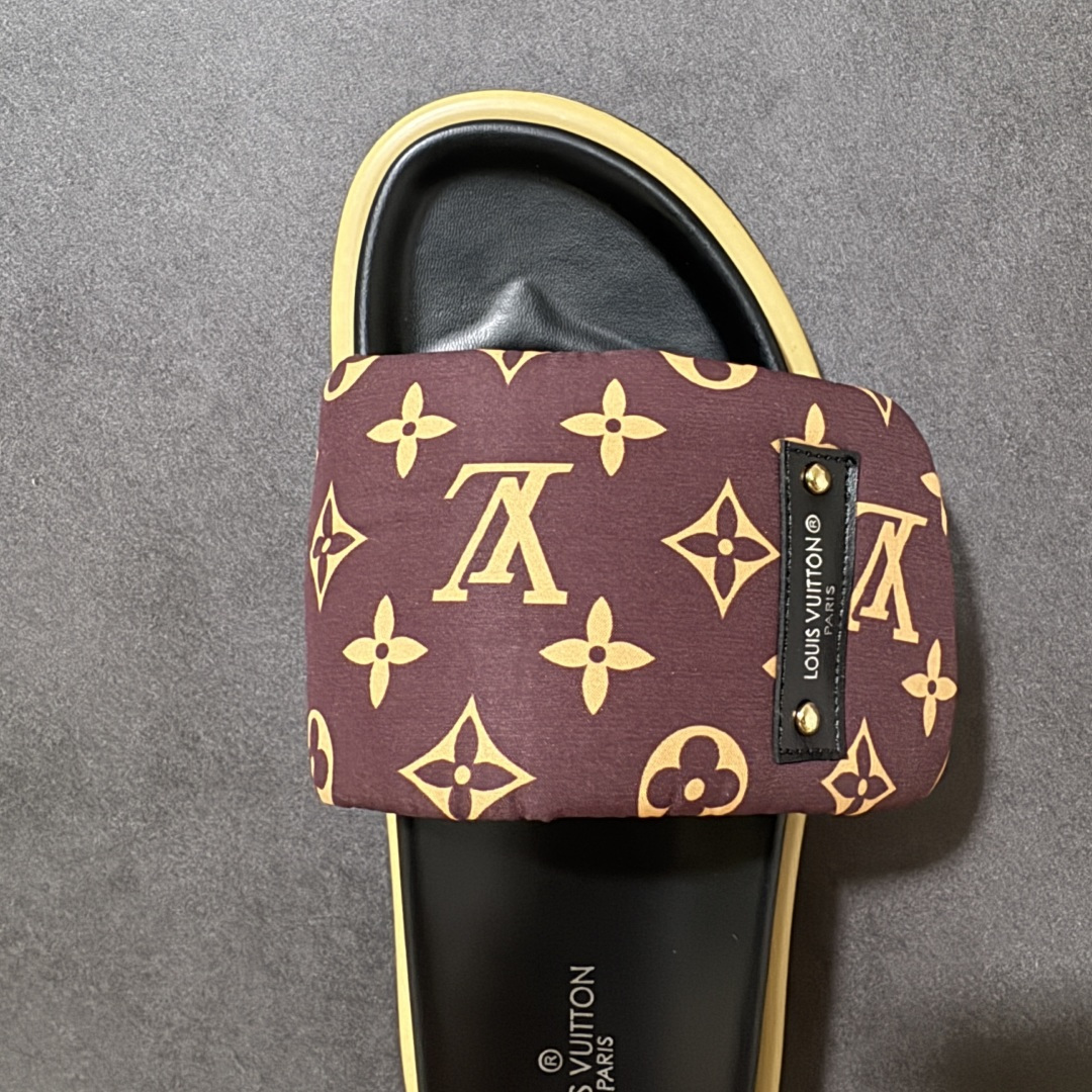 图片[5]-【纯原版】Louis Vuitton 2026专柜 春夏新款 LV情侣厚底魔术贴拖鞋明星同款 网红博主推荐 原版开模 代购版本 Lv 原版3D打印老花 内里海绵 水台4.5CM 原版私膜 真皮大底 全套专柜包装 货号： AG2U72722 尺码：36 37 38 39 40 41 42 43 44 45 46 47-选品中心