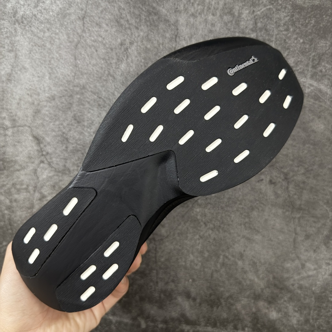 图片[9]-【XE版本】Adidas Adizero EVO SL 马拉松竞速专业跑鞋 市场最强版出货 原材料 内置碳板 原厂网纱潮流 超临界发泡大底 脚感软弹度与原版几乎无差别 细节目前市场最接近原版品质 外贸专供 最大做到48码 此款针织网面非常轻薄 纤维间的缝隙很大 可以保证跑步时的透气、排汗效果 鞋舌直接与两侧的内衬和鞋底连接在一起 在跑步过程中不会被鞋舌的左右移动所困扰 在标准鞋带孔的基础上再拓宽一组鞋带孔 适合不同脚型的需求 突破性 EnergyRods 技术，有助于跑者实现更好的成绩 中底独特的LIGHTSTRIKE PRO泡棉材质 微弹感觉在跑步过程中给予了良好的支撑体验 对于顶级精英和高水平进阶跑者来说 ADIOS PRO是一双值得信赖的竞速比赛用鞋 货号：JP7149 尺码：36-48-选品中心