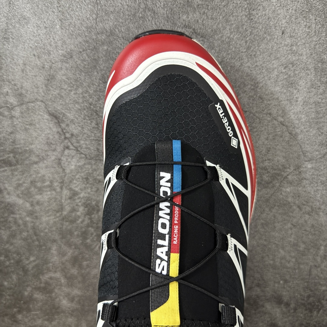 图片[5]-【公司级】 Salomon XT-6 Gore-Tex防水款 萨洛蒙复古潮流户外机能登山跑鞋 黑红色 479749 纯原外贸平台特供订单 耗时半年巨作 全套原纸板楦头开发 原厂特供网布配套加持 确保原汁原味 完美呈现版型 原档数据独家私模五层组合大底 原装Ortholite轻量化鞋垫 中底布带钢印编号 原厂TPU锁扣 进口港宝加持 后跟自然饱满 还原公司包裹性 鞋面以“锯齿”状的包裹系统呈现 在基色底之下加入了各种色点缀 将公司的最新技术和时尚前卫的造型融入耐用的长跑款式中 鞋面由 TPU 薄膜制成 并焊接在高耐磨网眼上 使其既时尚又坚固 由 ACS底盘支撑 可增强稳定性和支撑力 以及由橡胶凸耳 Contragrip外底覆盖的 EVA 缓冲中底 旨在应对崎岖的地形 鞋舌上的彩色Salomon 标签、Quicklace 系统以及鞋头、鞋舌和鞋跟上的附加品牌使细节更加完美 让穿着者可以轻松驾驭户外与通勤下的任何运动生活场景 无缝鞋身户外随意纵横 颜值与脚感兼备 出街通勤 绝对非常吸睛 你值得拥有 尺码：36 36.5 37.5 38 38.5 39 40 40.5 41 42 42.5 43 44 44.5 45-选品中心