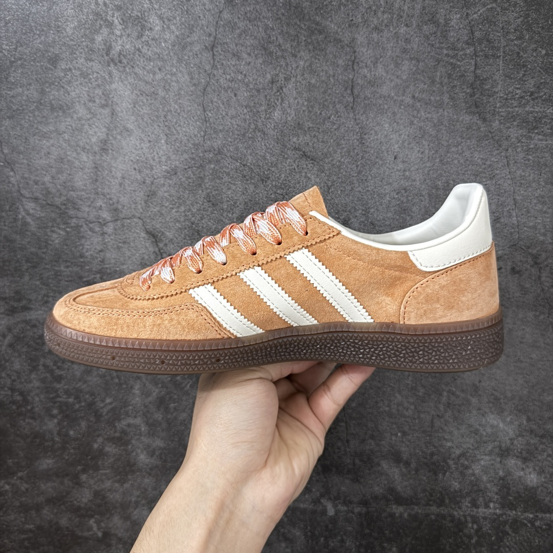 图片[2]-【XC纯原版】Adidas Handball Spezial 阿迪达斯经典款牛皮复古休闲板鞋 棕白生胶 KI5930 原厂原档案开发出品 皮料切割干净无任何毛边 鞋型细节完美 超高清洁度 原材料打 市场第一梯队版本 尺码：35 36 36.5 37 38 38.5 39 40-选品中心