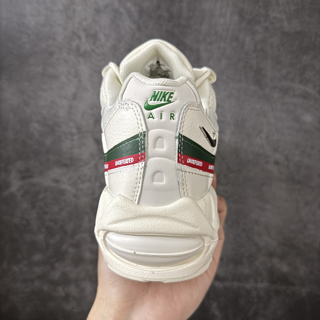 图片[4]-【顶级芯片版】UNDEFEATED x Nike Air Max 95 OG Big Bubble 白色气垫跑鞋 货号：IB4453-100 顶级版 开发数月 原版开发 多道QC质检 鞋型完美复刻 原厂级别工艺 正确色卡 正确气垫蓝光 正确大底 独家私模 采用进口头层牛皮拼接 定位高端市场 行业标杆工艺 尺码：40 40.5 41 42 42.5 43 44 44.5 45 46-选品中心