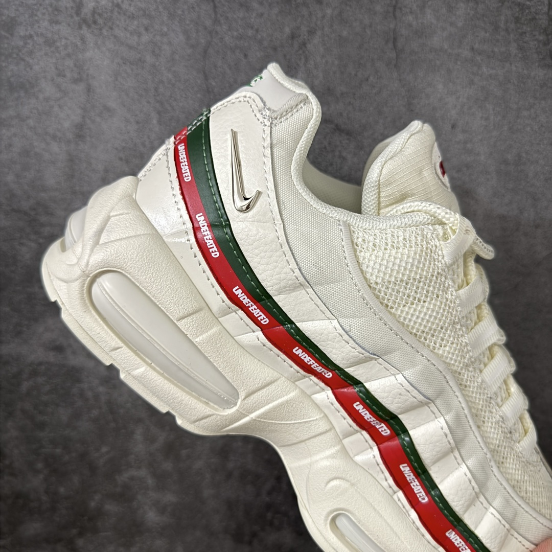 图片[7]-【顶级芯片版】UNDEFEATED x Nike Air Max 95 OG Big Bubble 白色气垫跑鞋 货号：IB4453-100 顶级版 开发数月 原版开发 多道QC质检 鞋型完美复刻 原厂级别工艺 正确色卡 正确气垫蓝光 正确大底 独家私模 采用进口头层牛皮拼接 定位高端市场 行业标杆工艺 尺码：40 40.5 41 42 42.5 43 44 44.5 45 46-选品中心