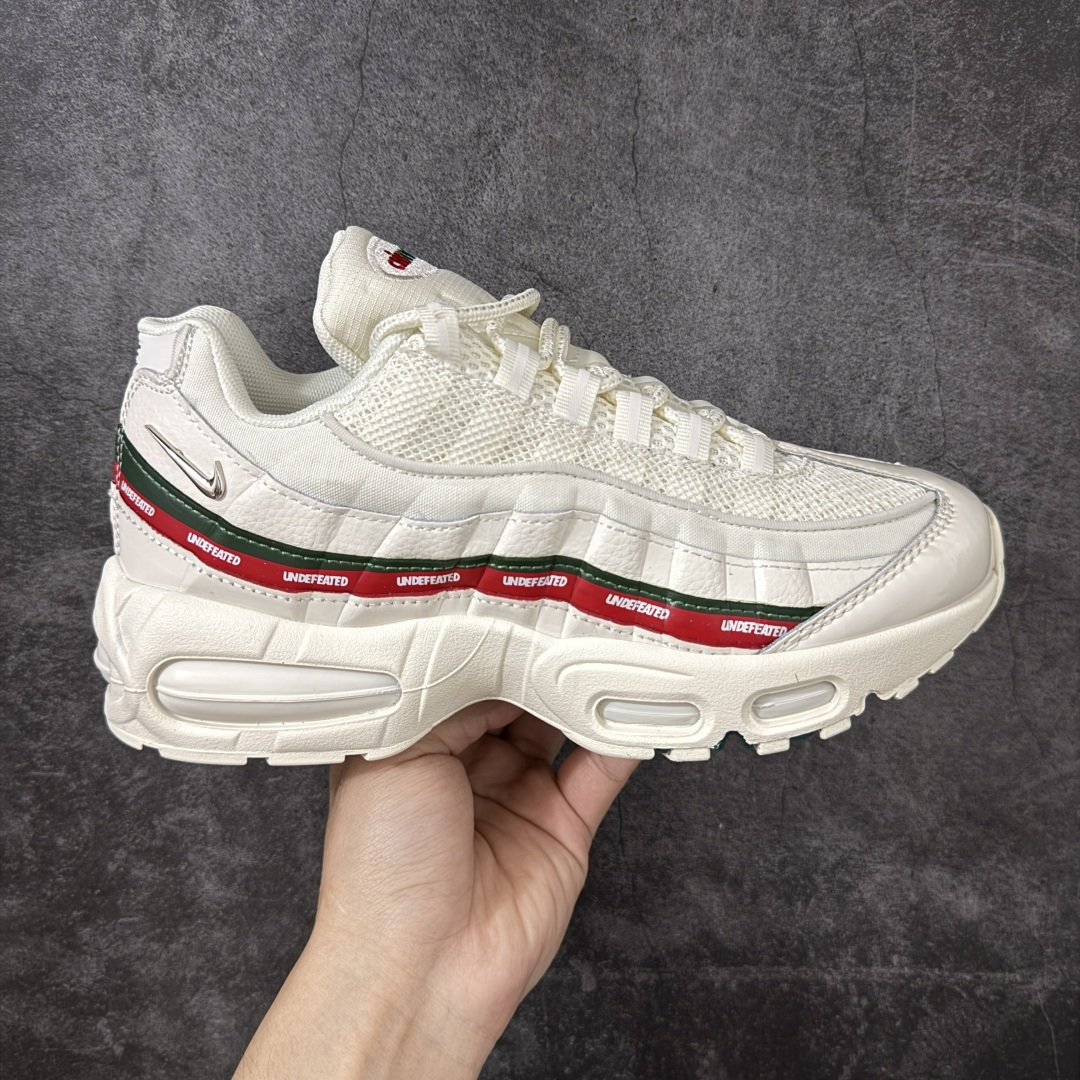 【顶级芯片版】UNDEFEATED x Nike Air Max 95 OG Big Bubble 白色气垫跑鞋 货号：IB4453-100 顶级版 开发数月 原版开发 多道QC质检 鞋型完美复刻 原厂级别工艺 正确色卡 正确气垫蓝光 正确大底 独家私模 采用进口头层牛皮拼接 定位高端市场 行业标杆工艺 尺码：40 40.5 41 42 42.5 43 44 44.5 45 46-选品中心