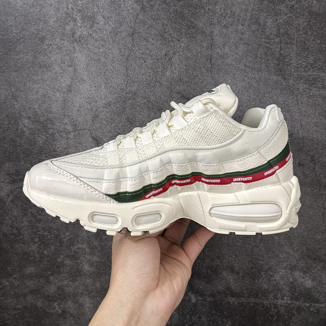 图片[2]-【顶级芯片版】UNDEFEATED x Nike Air Max 95 OG Big Bubble 白色气垫跑鞋 货号：IB4453-100 顶级版 开发数月 原版开发 多道QC质检 鞋型完美复刻 原厂级别工艺 正确色卡 正确气垫蓝光 正确大底 独家私模 采用进口头层牛皮拼接 定位高端市场 行业标杆工艺 尺码：40 40.5 41 42 42.5 43 44 44.5 45 46-选品中心