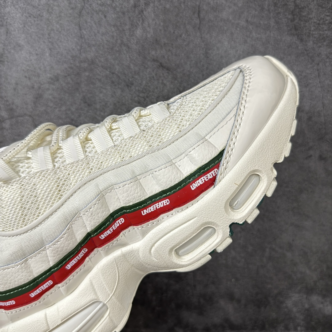 图片[6]-【顶级芯片版】UNDEFEATED x Nike Air Max 95 OG Big Bubble 白色气垫跑鞋 货号：IB4453-100 顶级版 开发数月 原版开发 多道QC质检 鞋型完美复刻 原厂级别工艺 正确色卡 正确气垫蓝光 正确大底 独家私模 采用进口头层牛皮拼接 定位高端市场 行业标杆工艺 尺码：40 40.5 41 42 42.5 43 44 44.5 45 46-选品中心