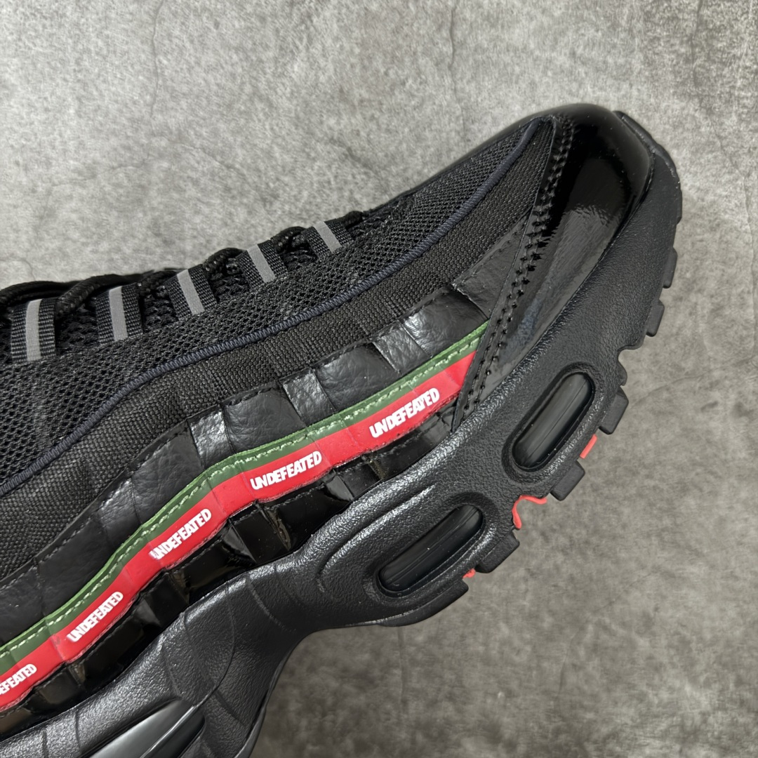 图片[6]-【顶级芯片版】UNDEFEATED x Nike Air Max 95 OG Big Bubble 白色气垫跑鞋 货号：IB4453-001 顶级版 开发数月 原版开发 多道QC质检 鞋型完美复刻 原厂级别工艺 正确色卡 正确气垫蓝光 正确大底 独家私模 采用进口头层牛皮拼接 定位高端市场 行业标杆工艺 尺码：40 40.5 41 42 42.5 43 44 44.5 45 46-选品中心