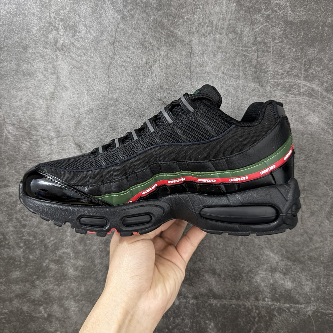 图片[2]-【顶级芯片版】UNDEFEATED x Nike Air Max 95 OG Big Bubble 白色气垫跑鞋 货号：IB4453-001 顶级版 开发数月 原版开发 多道QC质检 鞋型完美复刻 原厂级别工艺 正确色卡 正确气垫蓝光 正确大底 独家私模 采用进口头层牛皮拼接 定位高端市场 行业标杆工艺 尺码：40 40.5 41 42 42.5 43 44 44.5 45 46-选品中心