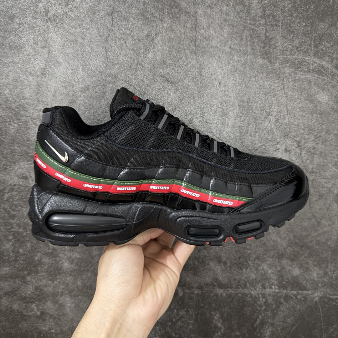 【顶级芯片版】UNDEFEATED x Nike Air Max 95 OG Big Bubble 白色气垫跑鞋 货号：IB4453-001 顶级版 开发数月 原版开发 多道QC质检 鞋型完美复刻 原厂级别工艺 正确色卡 正确气垫蓝光 正确大底 独家私模 采用进口头层牛皮拼接 定位高端市场 行业标杆工艺 尺码：40 40.5 41 42 42.5 43 44 44.5 45 46-选品中心