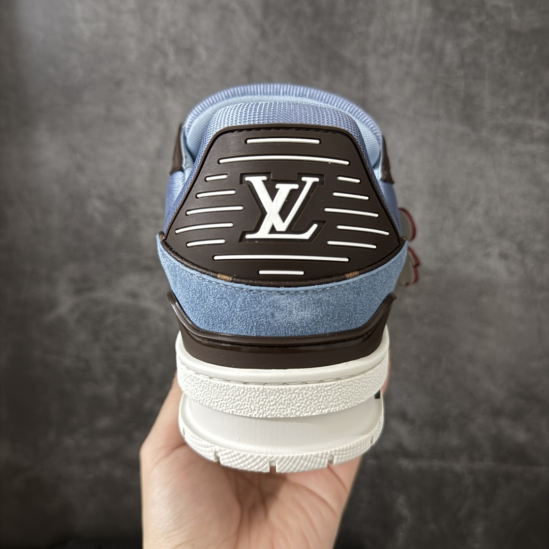 图片[4]-【纯原礼盒版本】LV Louis Vuitton Trainer 低帮休闲板鞋 代购级别 ZP级全套包装 原版购入历时近两个月开发打造！ 经典多拼色超好看 原版完美楦型 调试了两个月 鞋面独家订制压纹粒面小牛皮 大底TPU、模具费2w+ 质感媲美原版 垫脚聚米微料加透气英伦网布 细节原版一致 ❗️请注意区分市面通货材料 版型 包装配件 尺码： 39 40 41 42 43 44 45 46-选品中心