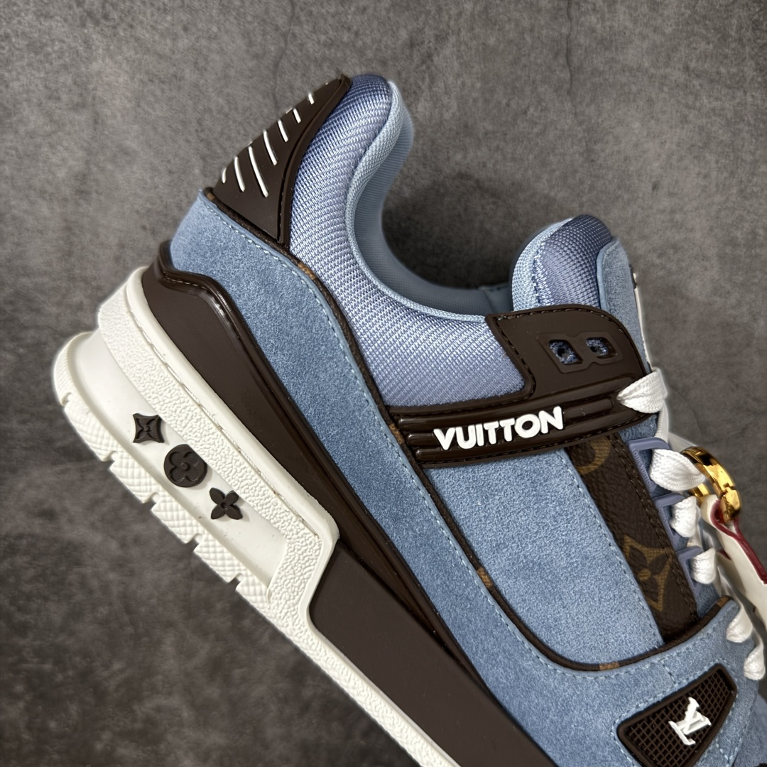 图片[7]-【纯原礼盒版本】LV Louis Vuitton Trainer 低帮休闲板鞋 代购级别 ZP级全套包装 原版购入历时近两个月开发打造！ 经典多拼色超好看 原版完美楦型 调试了两个月 鞋面独家订制压纹粒面小牛皮 大底TPU、模具费2w+ 质感媲美原版 垫脚聚米微料加透气英伦网布 细节原版一致 ❗️请注意区分市面通货材料 版型 包装配件 尺码： 39 40 41 42 43 44 45 46-选品中心