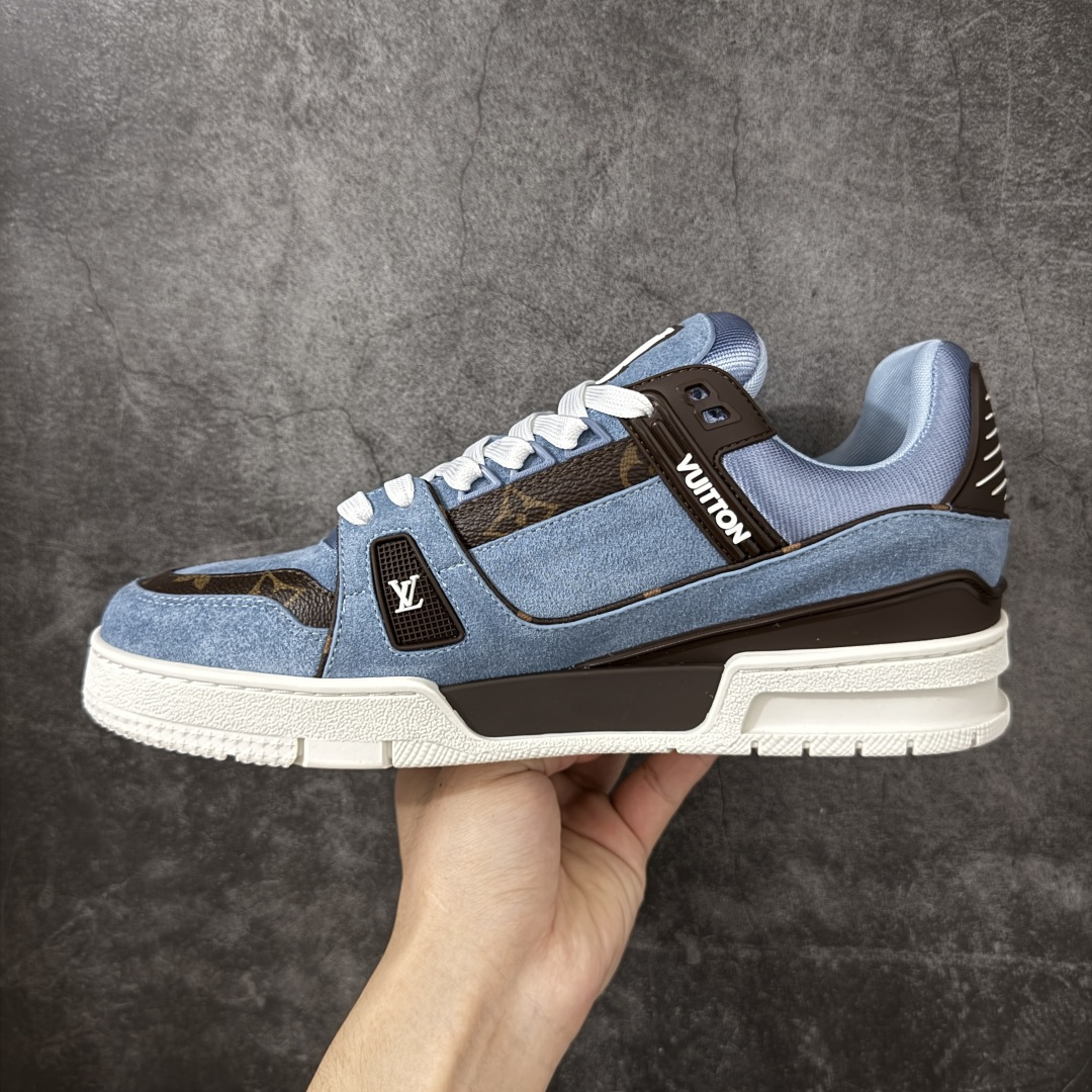 图片[2]-【纯原礼盒版本】LV Louis Vuitton Trainer 低帮休闲板鞋 代购级别 ZP级全套包装 原版购入历时近两个月开发打造！ 经典多拼色超好看 原版完美楦型 调试了两个月 鞋面独家订制压纹粒面小牛皮 大底TPU、模具费2w+ 质感媲美原版 垫脚聚米微料加透气英伦网布 细节原版一致 ❗️请注意区分市面通货材料 版型 包装配件 尺码： 39 40 41 42 43 44 45 46-选品中心