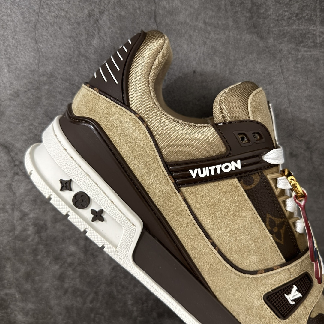 图片[7]-【纯原礼盒版本】LV Louis Vuitton Trainer 低帮休闲板鞋 代购级别 ZP级全套包装 原版购入历时近两个月开发打造！ 经典多拼色超好看 原版完美楦型 调试了两个月 鞋面独家订制压纹粒面小牛皮 大底TPU、模具费2w+ 质感媲美原版 垫脚聚米微料加透气英伦网布 细节原版一致 ❗️请注意区分市面通货材料 版型 包装配件 尺码： 39 40 41 42 43 44 45 46-选品中心