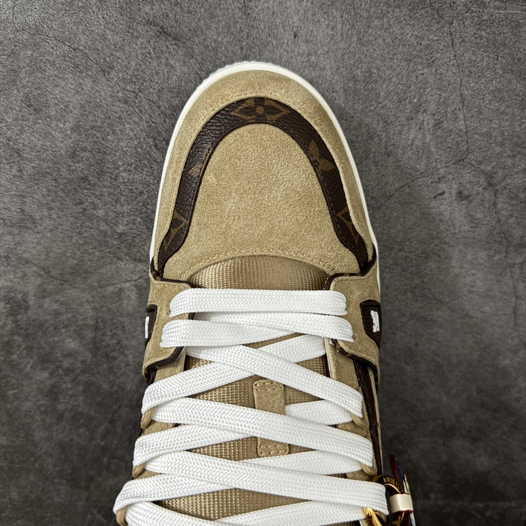 图片[5]-【纯原礼盒版本】LV Louis Vuitton Trainer 低帮休闲板鞋 代购级别 ZP级全套包装 原版购入历时近两个月开发打造！ 经典多拼色超好看 原版完美楦型 调试了两个月 鞋面独家订制压纹粒面小牛皮 大底TPU、模具费2w+ 质感媲美原版 垫脚聚米微料加透气英伦网布 细节原版一致 ❗️请注意区分市面通货材料 版型 包装配件 尺码： 39 40 41 42 43 44 45 46-选品中心