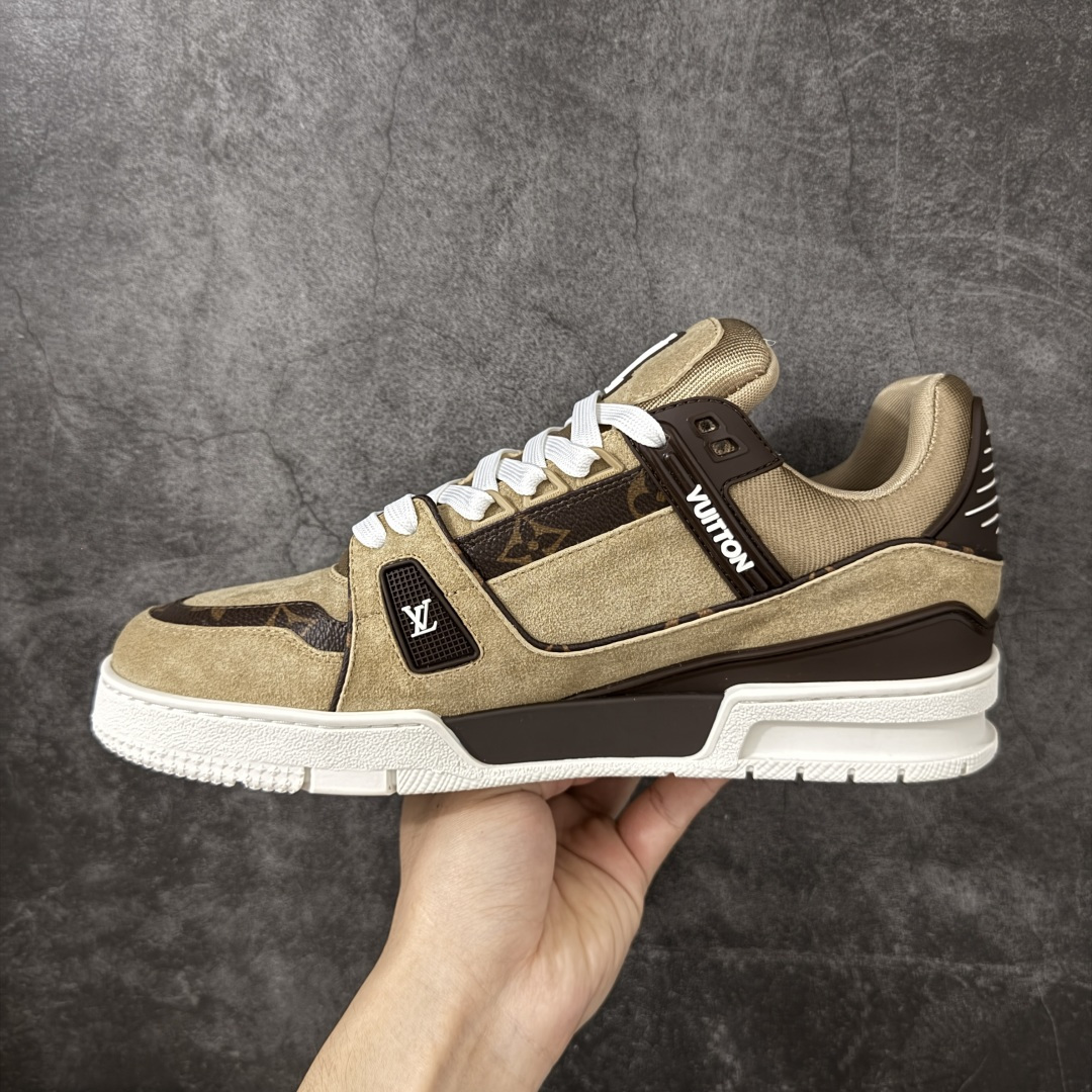 图片[2]-【纯原礼盒版本】LV Louis Vuitton Trainer 低帮休闲板鞋 代购级别 ZP级全套包装 原版购入历时近两个月开发打造！ 经典多拼色超好看 原版完美楦型 调试了两个月 鞋面独家订制压纹粒面小牛皮 大底TPU、模具费2w+ 质感媲美原版 垫脚聚米微料加透气英伦网布 细节原版一致 ❗️请注意区分市面通货材料 版型 包装配件 尺码： 39 40 41 42 43 44 45 46-选品中心