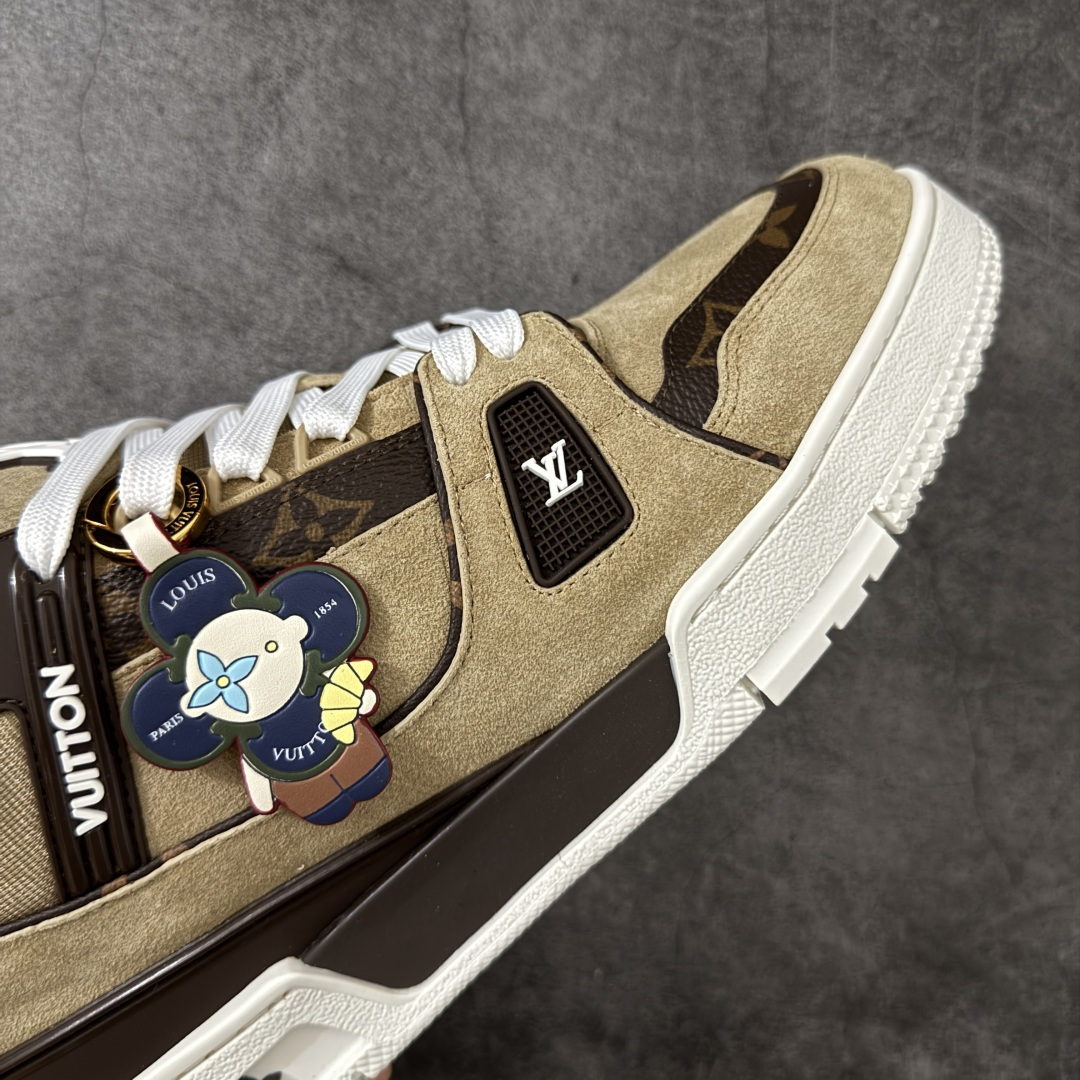 图片[6]-【纯原礼盒版本】LV Louis Vuitton Trainer 低帮休闲板鞋 代购级别 ZP级全套包装 原版购入历时近两个月开发打造！ 经典多拼色超好看 原版完美楦型 调试了两个月 鞋面独家订制压纹粒面小牛皮 大底TPU、模具费2w+ 质感媲美原版 垫脚聚米微料加透气英伦网布 细节原版一致 ❗️请注意区分市面通货材料 版型 包装配件 尺码： 39 40 41 42 43 44 45 46-选品中心