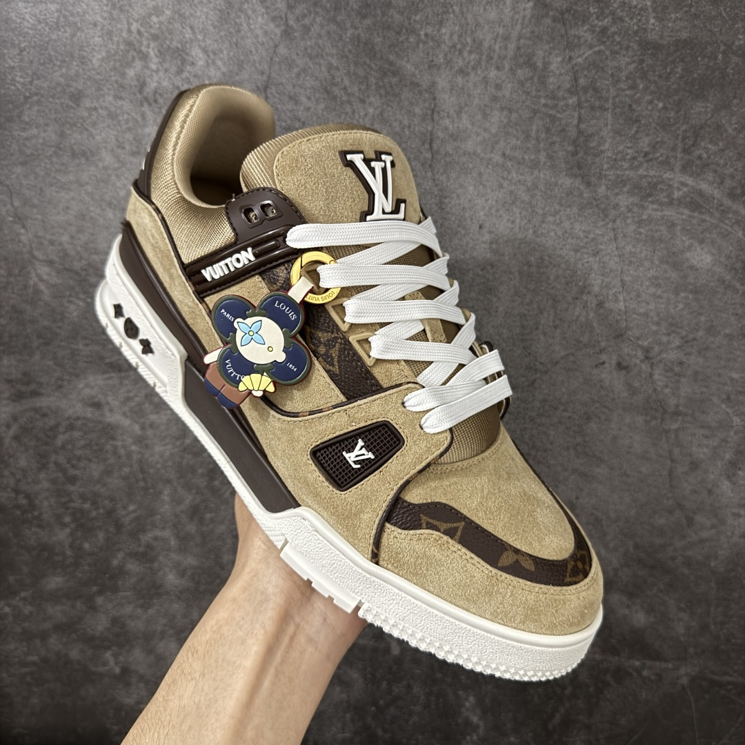 图片[3]-【纯原礼盒版本】LV Louis Vuitton Trainer 低帮休闲板鞋 代购级别 ZP级全套包装 原版购入历时近两个月开发打造！ 经典多拼色超好看 原版完美楦型 调试了两个月 鞋面独家订制压纹粒面小牛皮 大底TPU、模具费2w+ 质感媲美原版 垫脚聚米微料加透气英伦网布 细节原版一致 ❗️请注意区分市面通货材料 版型 包装配件 尺码： 39 40 41 42 43 44 45 46-选品中心