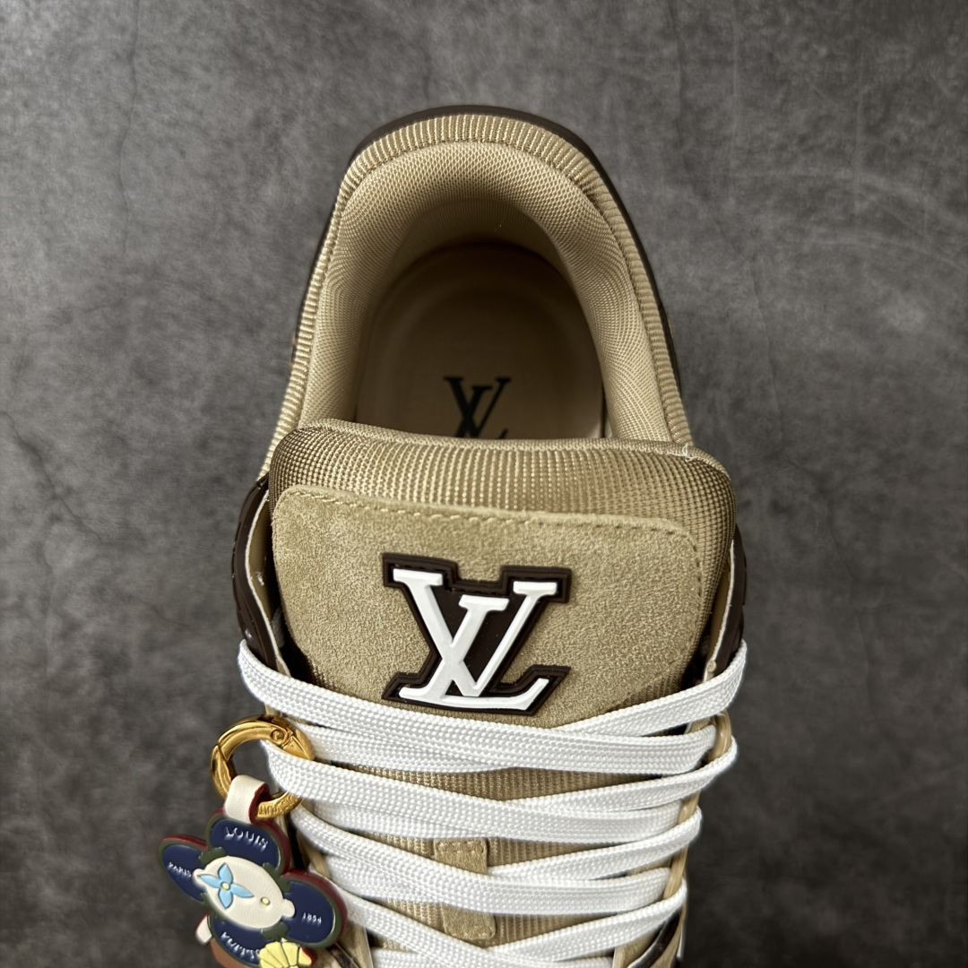 图片[8]-【纯原礼盒版本】LV Louis Vuitton Trainer 低帮休闲板鞋 代购级别 ZP级全套包装 原版购入历时近两个月开发打造！ 经典多拼色超好看 原版完美楦型 调试了两个月 鞋面独家订制压纹粒面小牛皮 大底TPU、模具费2w+ 质感媲美原版 垫脚聚米微料加透气英伦网布 细节原版一致 ❗️请注意区分市面通货材料 版型 包装配件 尺码： 39 40 41 42 43 44 45 46-选品中心
