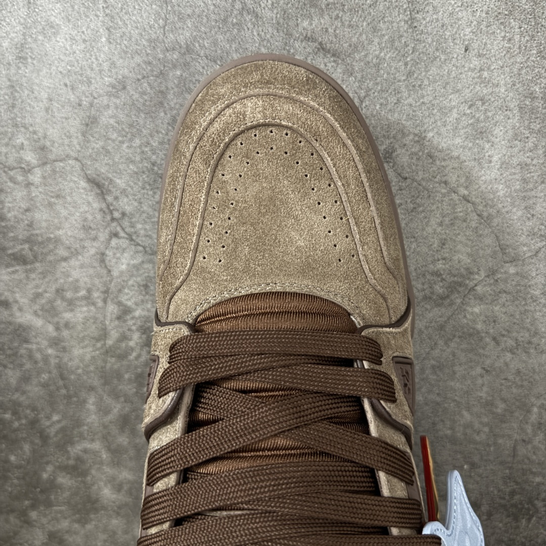 图片[5]-【纯原礼盒版本】LV Louis Vuitton Trainer 低帮休闲板鞋 代购级别 ZP级全套包装 原版购入历时近两个月开发打造！ 经典多拼色超好看 原版完美楦型 调试了两个月 鞋面独家订制压纹粒面小牛皮 大底TPU、模具费2w+ 质感媲美原版 垫脚聚米微料加透气英伦网布 细节原版一致 ❗️请注意区分市面通货材料 版型 包装配件 尺码： 39 40 41 42 43 44 45 46-选品中心