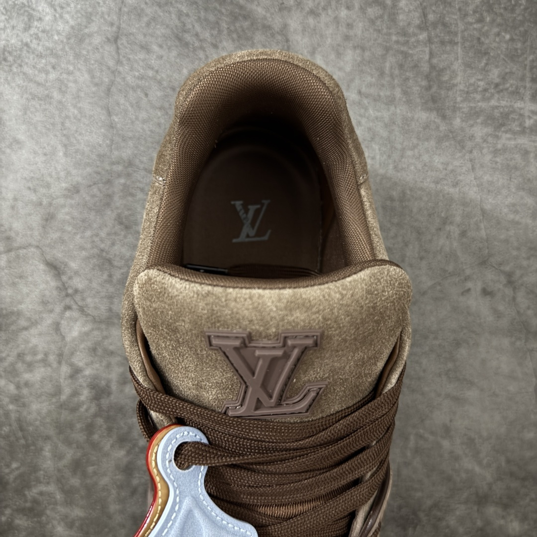图片[8]-【纯原礼盒版本】LV Louis Vuitton Trainer 低帮休闲板鞋 代购级别 ZP级全套包装 原版购入历时近两个月开发打造！ 经典多拼色超好看 原版完美楦型 调试了两个月 鞋面独家订制压纹粒面小牛皮 大底TPU、模具费2w+ 质感媲美原版 垫脚聚米微料加透气英伦网布 细节原版一致 ❗️请注意区分市面通货材料 版型 包装配件 尺码： 39 40 41 42 43 44 45 46-选品中心