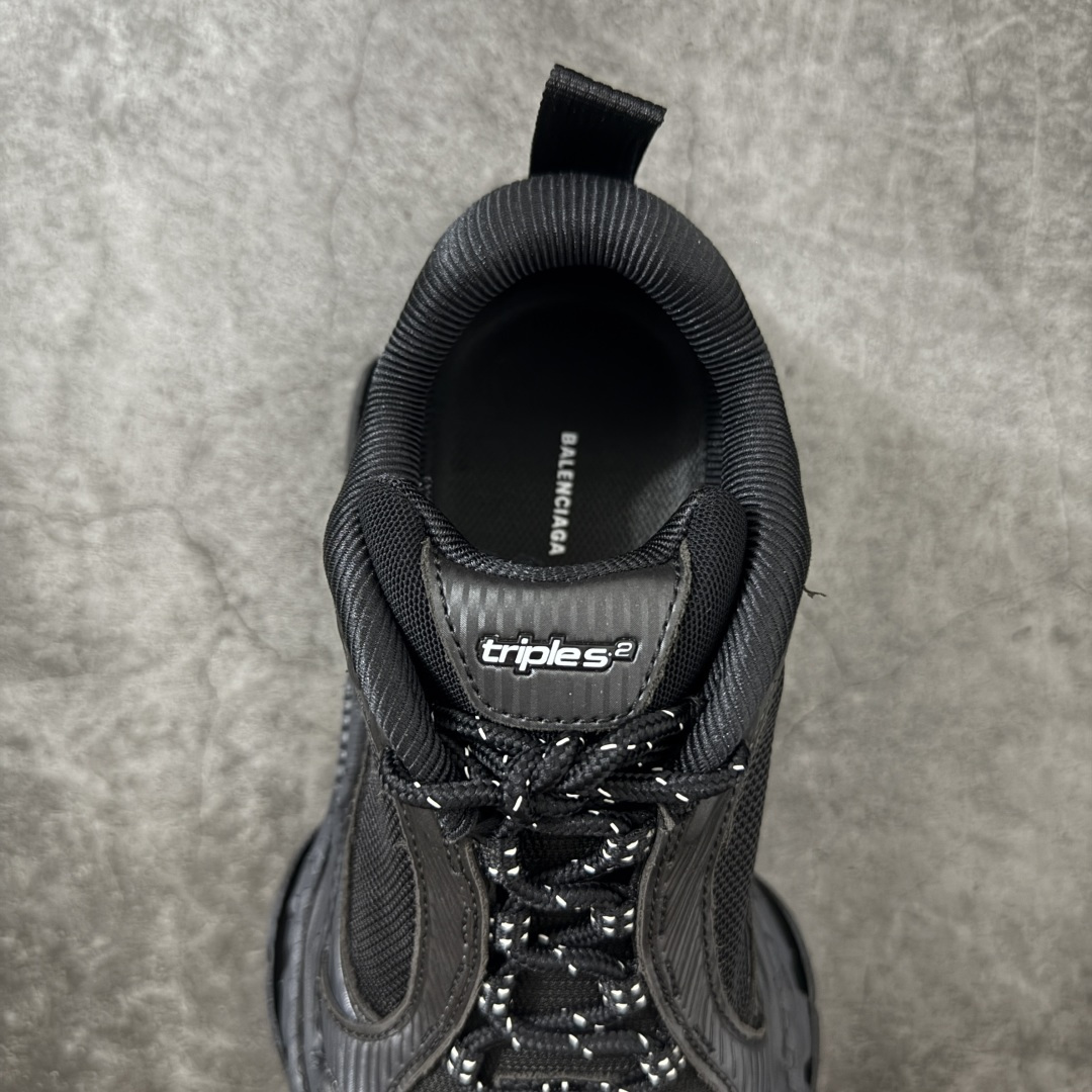 图片[8]-【XA版本】Balenciaga巴黎世家 Triple S .2 厚底系带 低帮 老爹鞋 Balenciaga是由被誉为代表二十世纪的伟大天才设计师 CristobalBalenciaga 创立的，在品牌创立的大半个世纪以来，巴黎世家一直以时尚、典雅闻名于时装界，它的主题产品有女士和男士提包、机车包、鞋子和时装，在15年王大仁卸任品牌设计师后，品牌的风格发生了翻天覆地的变化，凭借着人气超高的街头风T恤、老爹鞋等迅速霸屏各大时装周和时尚圈 货号：865849WTRS21011 尺码：35 36 37 38 39 40 41 42 43 44 45 46-选品中心