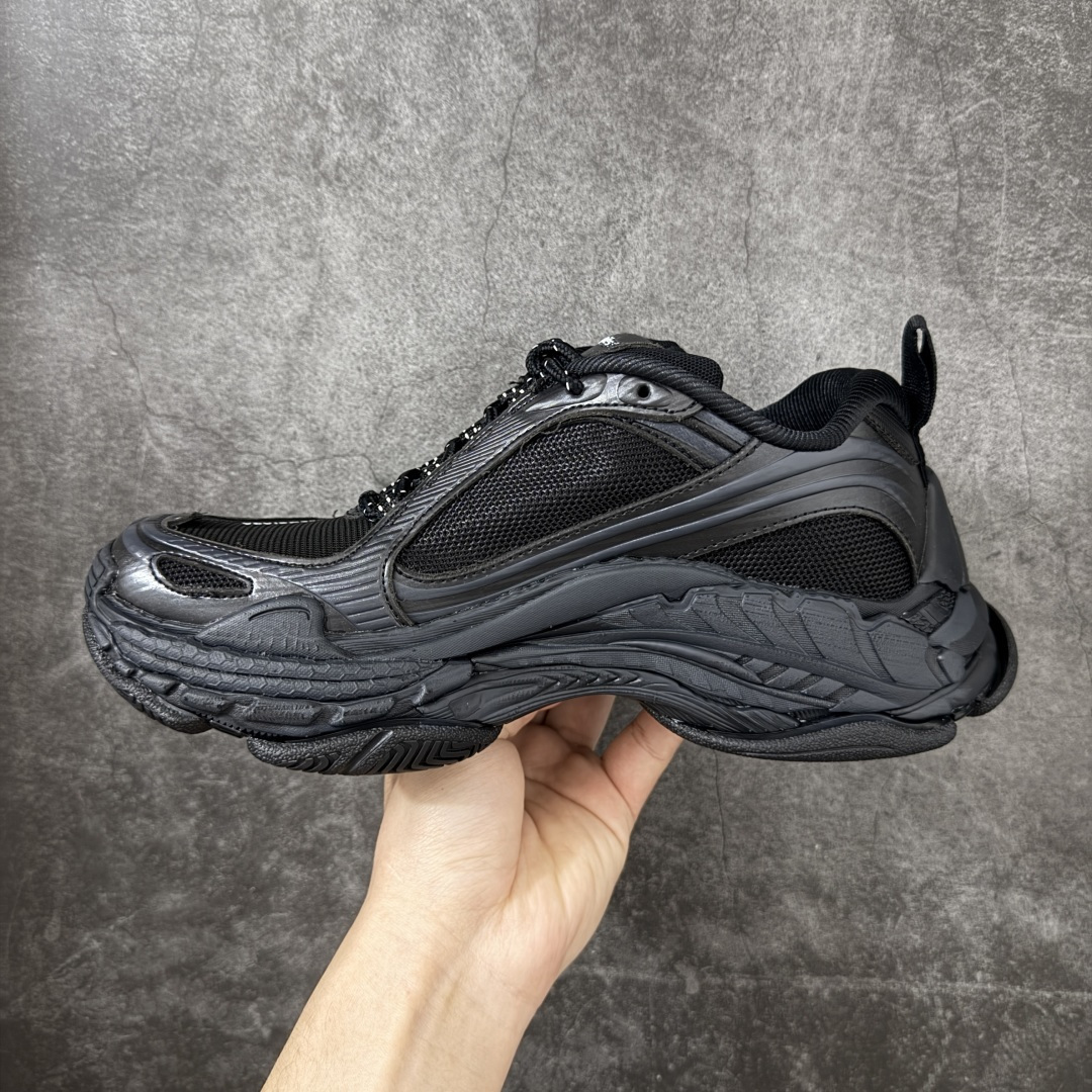 图片[2]-【XA版本】Balenciaga巴黎世家 Triple S .2 厚底系带 低帮 老爹鞋 Balenciaga是由被誉为代表二十世纪的伟大天才设计师 CristobalBalenciaga 创立的，在品牌创立的大半个世纪以来，巴黎世家一直以时尚、典雅闻名于时装界，它的主题产品有女士和男士提包、机车包、鞋子和时装，在15年王大仁卸任品牌设计师后，品牌的风格发生了翻天覆地的变化，凭借着人气超高的街头风T恤、老爹鞋等迅速霸屏各大时装周和时尚圈 货号：865849WTRS21011 尺码：35 36 37 38 39 40 41 42 43 44 45 46-选品中心