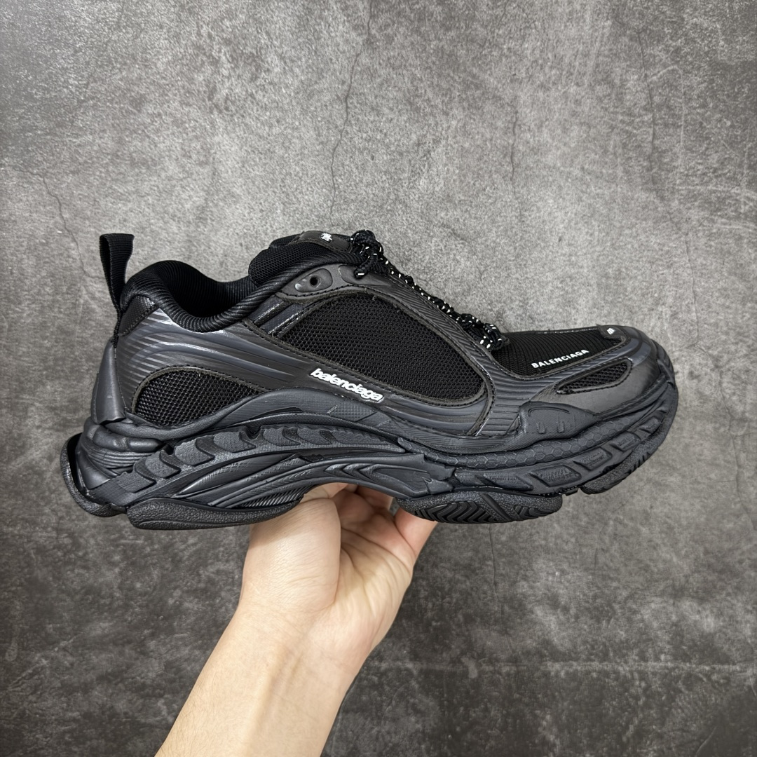 【XA版本】Balenciaga巴黎世家 Triple S .2 厚底系带 低帮 老爹鞋 Balenciaga是由被誉为代表二十世纪的伟大天才设计师 CristobalBalenciaga 创立的，在品牌创立的大半个世纪以来，巴黎世家一直以时尚、典雅闻名于时装界，它的主题产品有女士和男士提包、机车包、鞋子和时装，在15年王大仁卸任品牌设计师后，品牌的风格发生了翻天覆地的变化，凭借着人气超高的街头风T恤、老爹鞋等迅速霸屏各大时装周和时尚圈 货号：865849WTRS21011 尺码：35 36 37 38 39 40 41 42 43 44 45 46-选品中心