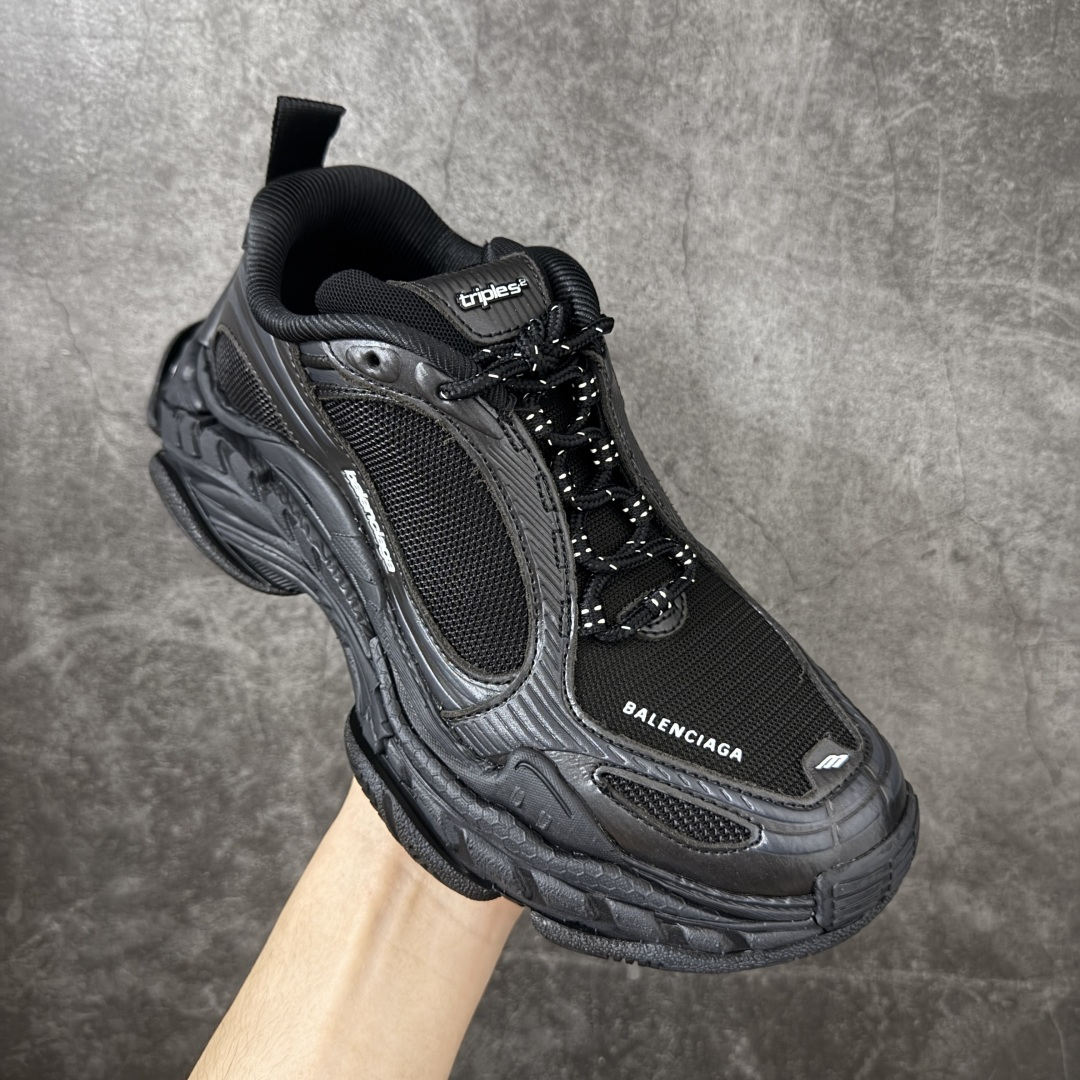 图片[3]-【XA版本】Balenciaga巴黎世家 Triple S .2 厚底系带 低帮 老爹鞋 Balenciaga是由被誉为代表二十世纪的伟大天才设计师 CristobalBalenciaga 创立的，在品牌创立的大半个世纪以来，巴黎世家一直以时尚、典雅闻名于时装界，它的主题产品有女士和男士提包、机车包、鞋子和时装，在15年王大仁卸任品牌设计师后，品牌的风格发生了翻天覆地的变化，凭借着人气超高的街头风T恤、老爹鞋等迅速霸屏各大时装周和时尚圈 货号：865849WTRS21011 尺码：35 36 37 38 39 40 41 42 43 44 45 46-选品中心