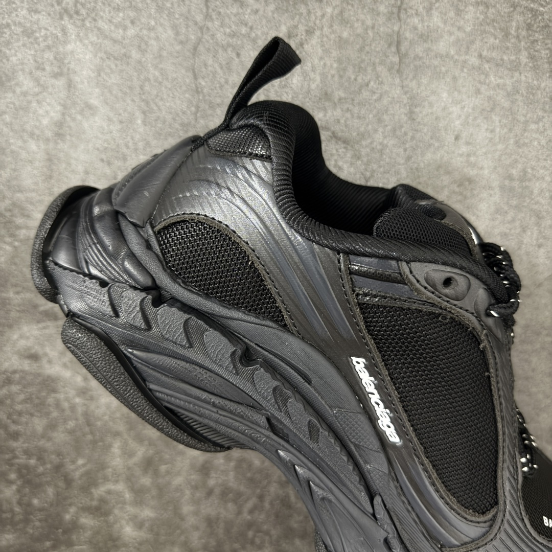 图片[7]-【XA版本】Balenciaga巴黎世家 Triple S .2 厚底系带 低帮 老爹鞋 Balenciaga是由被誉为代表二十世纪的伟大天才设计师 CristobalBalenciaga 创立的，在品牌创立的大半个世纪以来，巴黎世家一直以时尚、典雅闻名于时装界，它的主题产品有女士和男士提包、机车包、鞋子和时装，在15年王大仁卸任品牌设计师后，品牌的风格发生了翻天覆地的变化，凭借着人气超高的街头风T恤、老爹鞋等迅速霸屏各大时装周和时尚圈 货号：865849WTRS21011 尺码：35 36 37 38 39 40 41 42 43 44 45 46-选品中心
