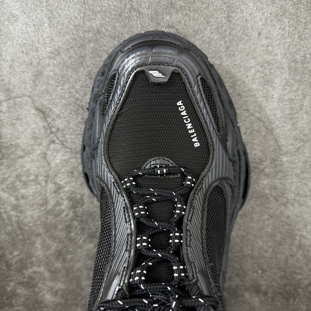 图片[5]-【XA版本】Balenciaga巴黎世家 Triple S .2 厚底系带 低帮 老爹鞋 Balenciaga是由被誉为代表二十世纪的伟大天才设计师 CristobalBalenciaga 创立的，在品牌创立的大半个世纪以来，巴黎世家一直以时尚、典雅闻名于时装界，它的主题产品有女士和男士提包、机车包、鞋子和时装，在15年王大仁卸任品牌设计师后，品牌的风格发生了翻天覆地的变化，凭借着人气超高的街头风T恤、老爹鞋等迅速霸屏各大时装周和时尚圈 货号：865849WTRS21011 尺码：35 36 37 38 39 40 41 42 43 44 45 46-选品中心