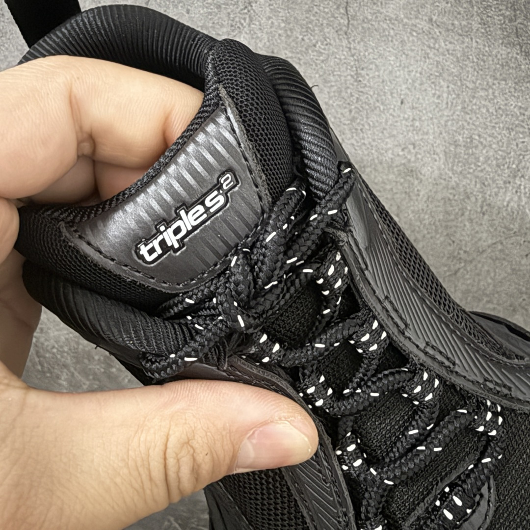 图片[6]-【XA版本】Balenciaga巴黎世家 Triple S .2 厚底系带 低帮 老爹鞋 Balenciaga是由被誉为代表二十世纪的伟大天才设计师 CristobalBalenciaga 创立的，在品牌创立的大半个世纪以来，巴黎世家一直以时尚、典雅闻名于时装界，它的主题产品有女士和男士提包、机车包、鞋子和时装，在15年王大仁卸任品牌设计师后，品牌的风格发生了翻天覆地的变化，凭借着人气超高的街头风T恤、老爹鞋等迅速霸屏各大时装周和时尚圈 货号：865849WTRS21011 尺码：35 36 37 38 39 40 41 42 43 44 45 46-选品中心