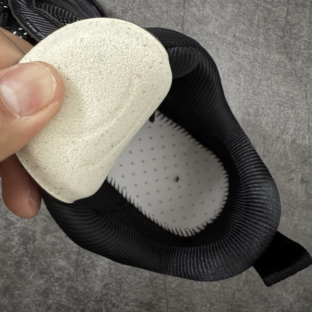 图片[9]-【XA版本】Balenciaga巴黎世家 Triple S .2 厚底系带 低帮 老爹鞋 Balenciaga是由被誉为代表二十世纪的伟大天才设计师 CristobalBalenciaga 创立的，在品牌创立的大半个世纪以来，巴黎世家一直以时尚、典雅闻名于时装界，它的主题产品有女士和男士提包、机车包、鞋子和时装，在15年王大仁卸任品牌设计师后，品牌的风格发生了翻天覆地的变化，凭借着人气超高的街头风T恤、老爹鞋等迅速霸屏各大时装周和时尚圈 货号：865849WTRS21011 尺码：35 36 37 38 39 40 41 42 43 44 45 46-选品中心