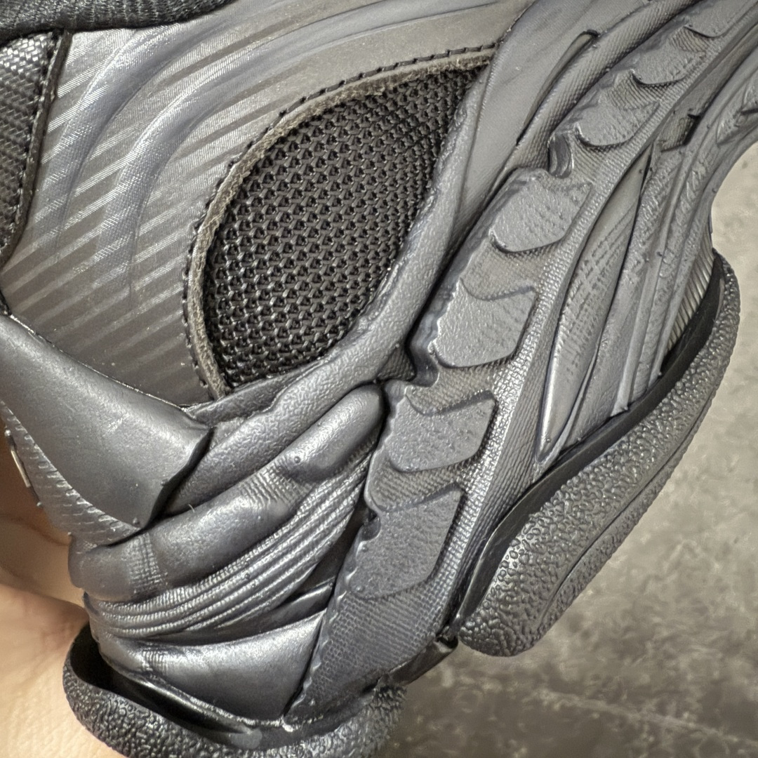 图片[3]-【XA版本】Balenciaga巴黎世家 Triple S .2 厚底系带 低帮 老爹鞋 Balenciaga是由被誉为代表二十世纪的伟大天才设计师 CristobalBalenciaga 创立的，在品牌创立的大半个世纪以来，巴黎世家一直以时尚、典雅闻名于时装界，它的主题产品有女士和男士提包、机车包、鞋子和时装，在15年王大仁卸任品牌设计师后，品牌的风格发生了翻天覆地的变化，凭借着人气超高的街头风T恤、老爹鞋等迅速霸屏各大时装周和时尚圈 货号：865849WTRS21011 尺码：35 36 37 38 39 40 41 42 43 44 45 46-选品中心