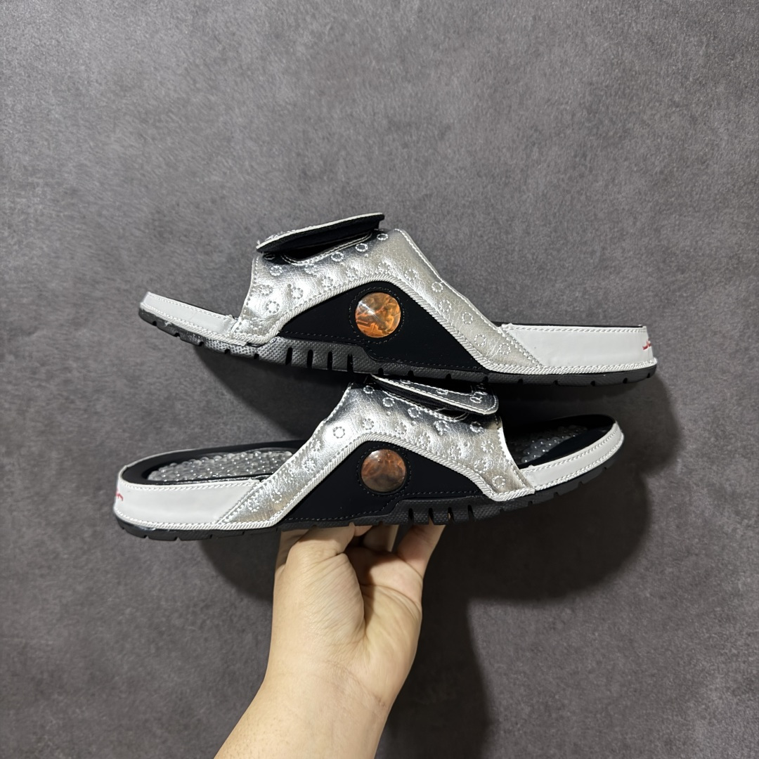 图片[8]-【公司级】新配色✨纯原订单 3D立体猫眼 黑灰 Air Jordan Hydro XIII Retro Slides AJ13 运动拖鞋 乔丹13 经典的13代配色装扮 加上可调节的搭带 TPR 按摩内底和 Phylon 缓震鞋底 以高规格的配置带来非凡舒适的穿着体验 作为AJ的铁杆粉丝 这份夏日精品想必无法忽视！ 货号：684915-021 尺码：36-45-选品中心
