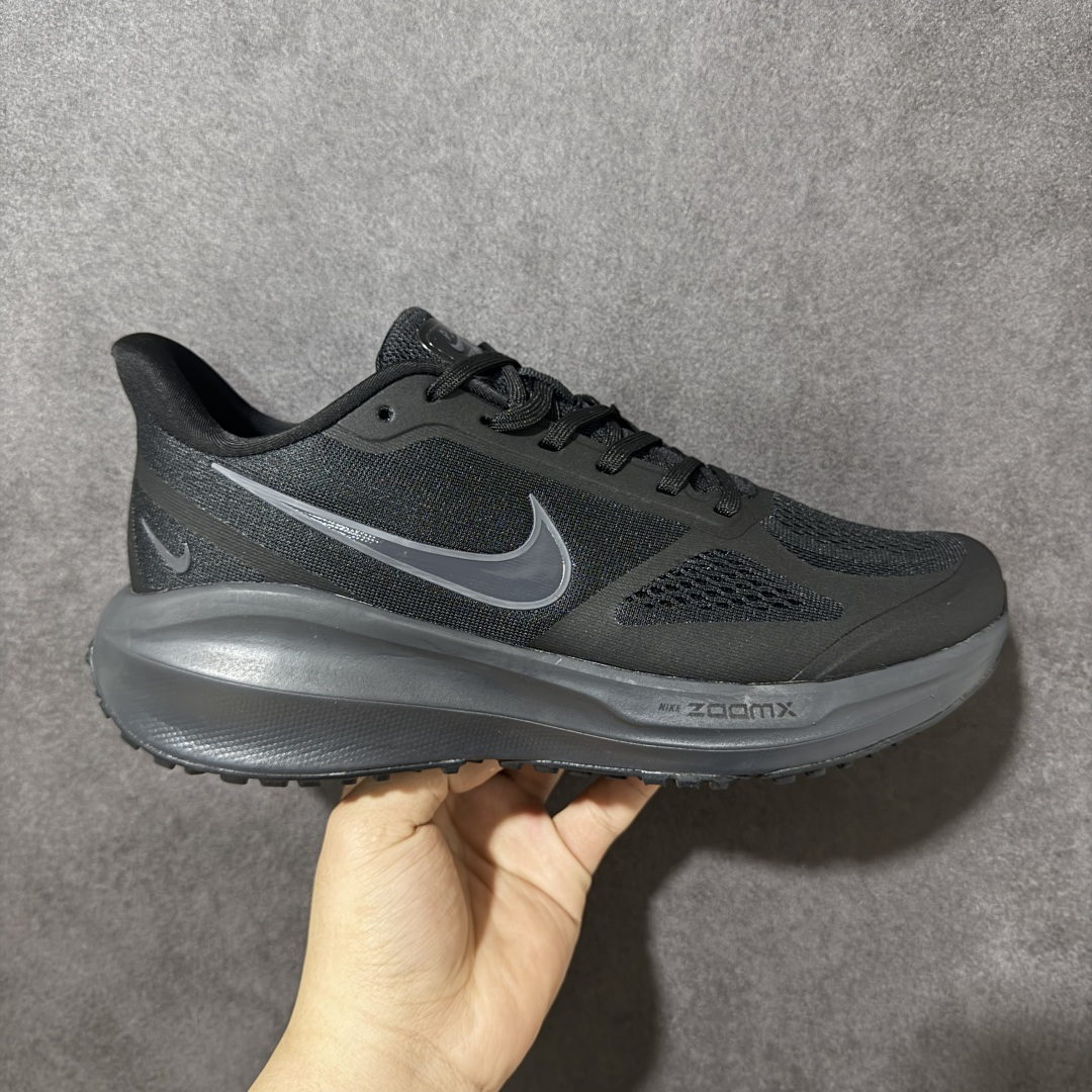 【公司级】Nike Air Zoom Winflo 登月系列 耐克 网面透气 训跑练步鞋 舒适脚感 拥有 Zoom Air 一如既往的稳定感和流畅感 鞋面采用工程网眼设计 为特定高热区域营造出色透气性 进一步增加鞋面的穿孔数量 让足部能够快速散热 货号：YB2528-002 尺码：40～45-选品中心