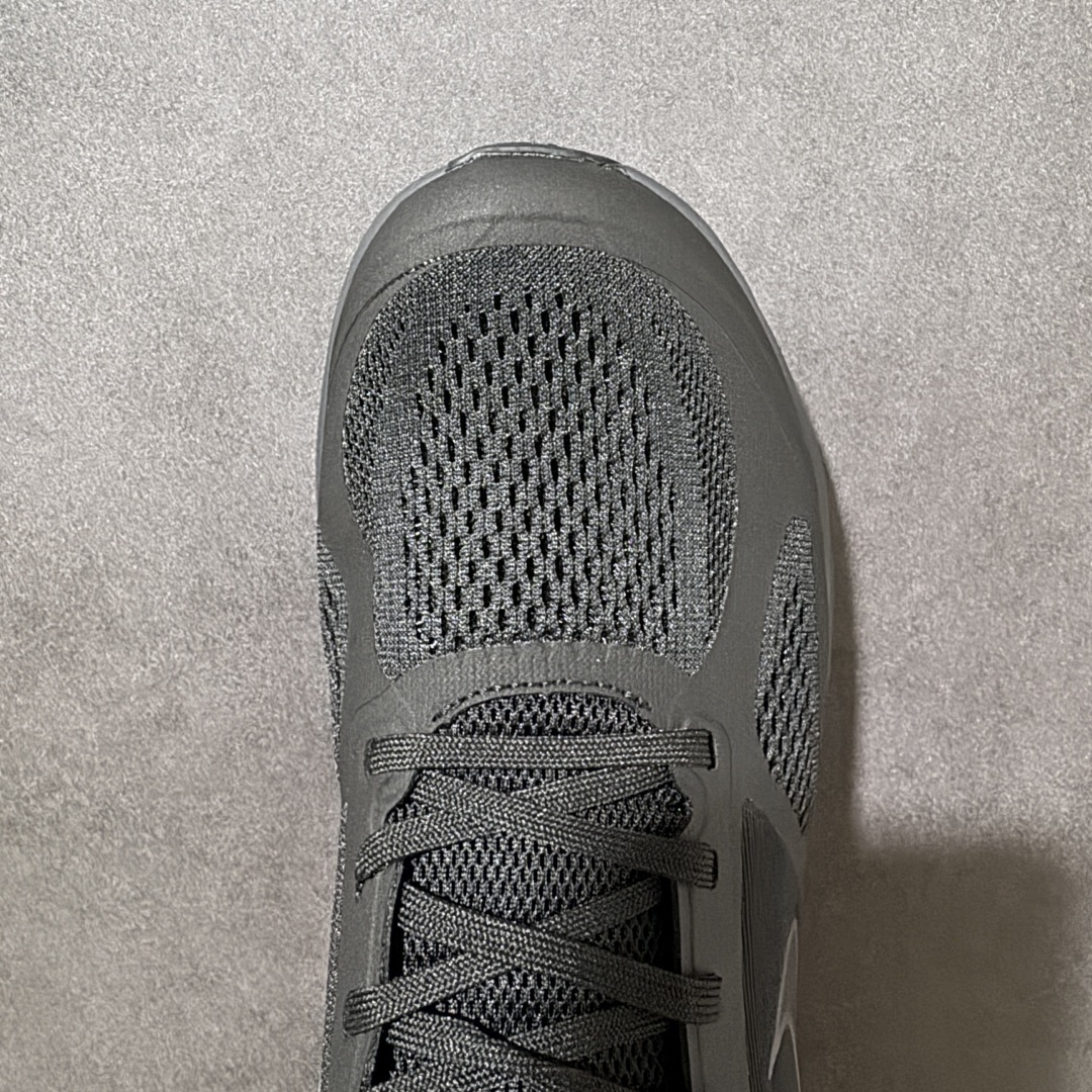图片[5]-【公司级】Nike Air Zoom Winflo 登月系列 耐克 网面透气 训跑练步鞋 舒适脚感 拥有 Zoom Air 一如既往的稳定感和流畅感 鞋面采用工程网眼设计 为特定高热区域营造出色透气性 进一步增加鞋面的穿孔数量 让足部能够快速散热 货号：YB2528-002 尺码：40～45-选品中心