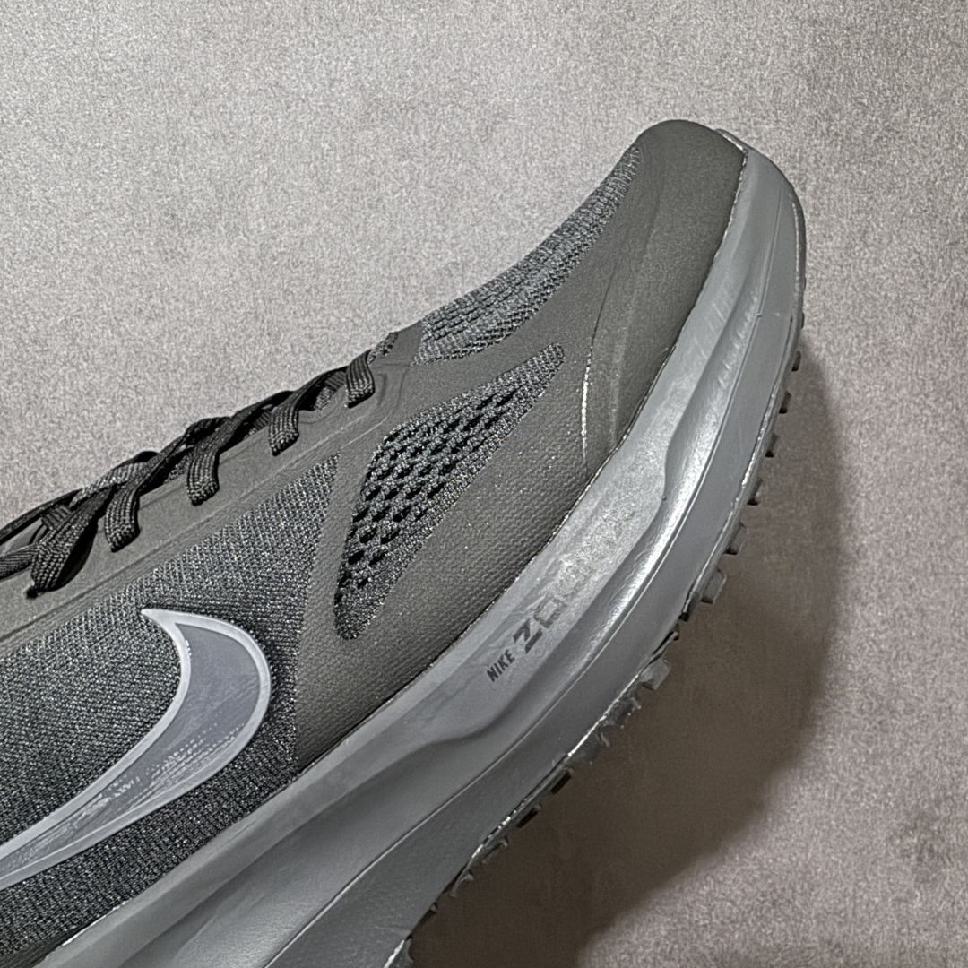 图片[8]-【公司级】Nike Air Zoom Winflo 登月系列 耐克 网面透气 训跑练步鞋 舒适脚感 拥有 Zoom Air 一如既往的稳定感和流畅感 鞋面采用工程网眼设计 为特定高热区域营造出色透气性 进一步增加鞋面的穿孔数量 让足部能够快速散热 货号：YB2528-002 尺码：40～45-选品中心