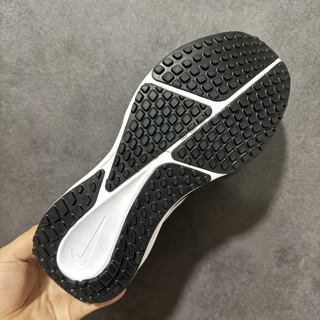 图片[9]-【公司级】Nike Air Zoom Winflo 登月系列 耐克 网面透气 训跑练步鞋 舒适脚感 拥有 Zoom Air 一如既往的稳定感和流畅感 鞋面采用工程网眼设计 为特定高热区域营造出色透气性 进一步增加鞋面的穿孔数量 让足部能够快速散热 货号：YB2528-001 尺码：40～45-选品中心