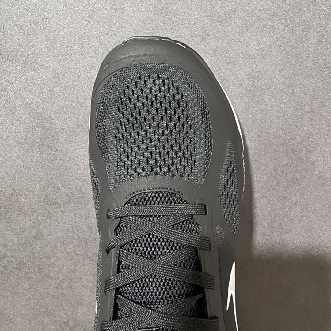 图片[5]-【公司级】Nike Air Zoom Winflo 登月系列 耐克 网面透气 训跑练步鞋 舒适脚感 拥有 Zoom Air 一如既往的稳定感和流畅感 鞋面采用工程网眼设计 为特定高热区域营造出色透气性 进一步增加鞋面的穿孔数量 让足部能够快速散热 货号：YB2528-001 尺码：40～45-选品中心