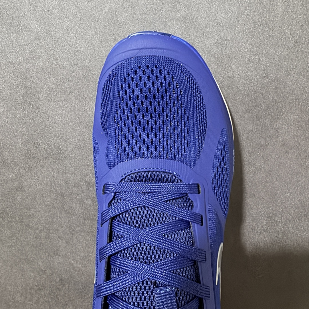 图片[5]-【公司级】Nike Air Zoom Winflo 登月系列 耐克 网面透气 训跑练步鞋 舒适脚感 拥有 Zoom Air 一如既往的稳定感和流畅感 鞋面采用工程网眼设计 为特定高热区域营造出色透气性 进一步增加鞋面的穿孔数量 让足部能够快速散热 货号：YB2528-005 尺码：40～45-选品中心