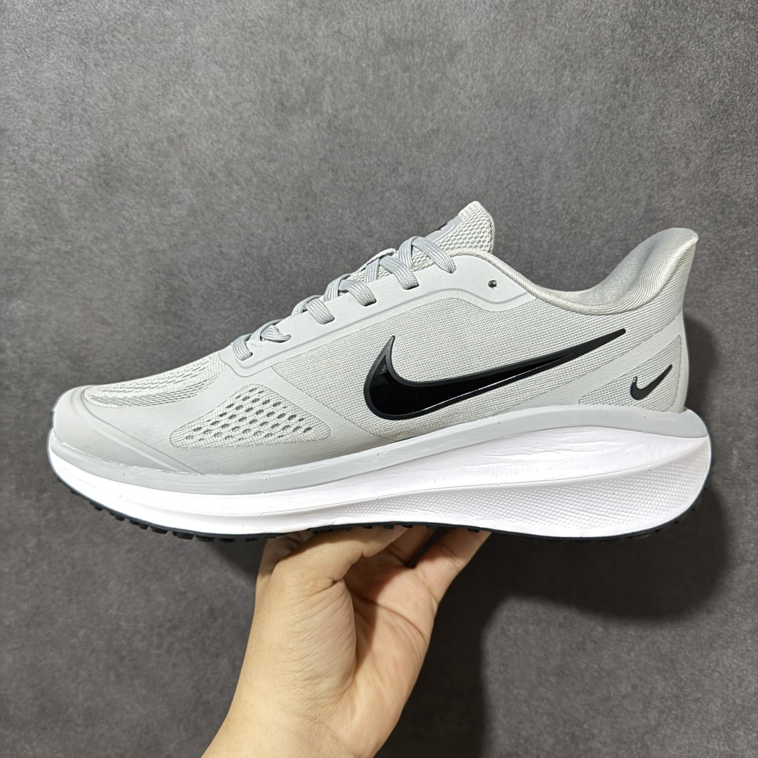 图片[2]-【公司级】Nike Air Zoom Winflo 登月系列 耐克 网面透气 训跑练步鞋 舒适脚感 拥有 Zoom Air 一如既往的稳定感和流畅感 鞋面采用工程网眼设计 为特定高热区域营造出色透气性 进一步增加鞋面的穿孔数量 让足部能够快速散热 货号：YB2528-004 尺码：40～45-选品中心
