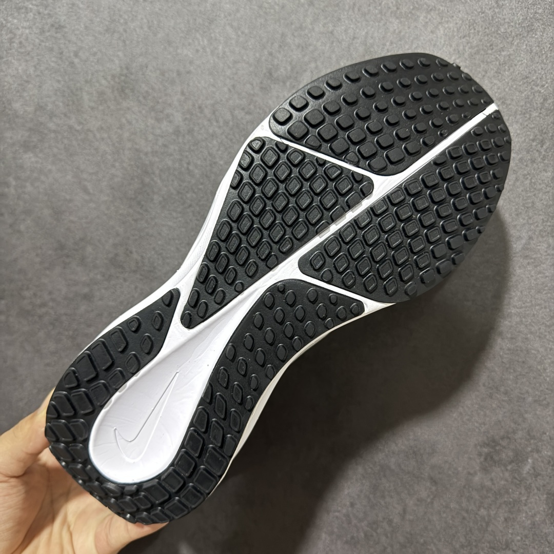图片[9]-【公司级】Nike Air Zoom Winflo 登月系列 耐克 网面透气 训跑练步鞋 舒适脚感 拥有 Zoom Air 一如既往的稳定感和流畅感 鞋面采用工程网眼设计 为特定高热区域营造出色透气性 进一步增加鞋面的穿孔数量 让足部能够快速散热 货号：YB2528-004 尺码：40～45-选品中心