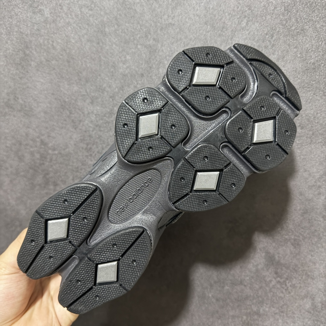 图片[9]-【公司级】New Balance 9060系列 新百伦 复古休闲运动慢跑鞋 鞋面大身由空间双格及磨砂鞋面拼接而生 采用大面积网眼以及麂皮材质覆盖鞋身 还原经典气质 搭载ABZORB避震科技 由泡沫聚酯制成 上脚可以有效减少由鞋底反弹对身体及双腿的冲击力 货号：U906079E 尺码：36 37 37.5 38 38.5 39.5 40 40.5 41.5 42 42.5 43 44 45-选品中心