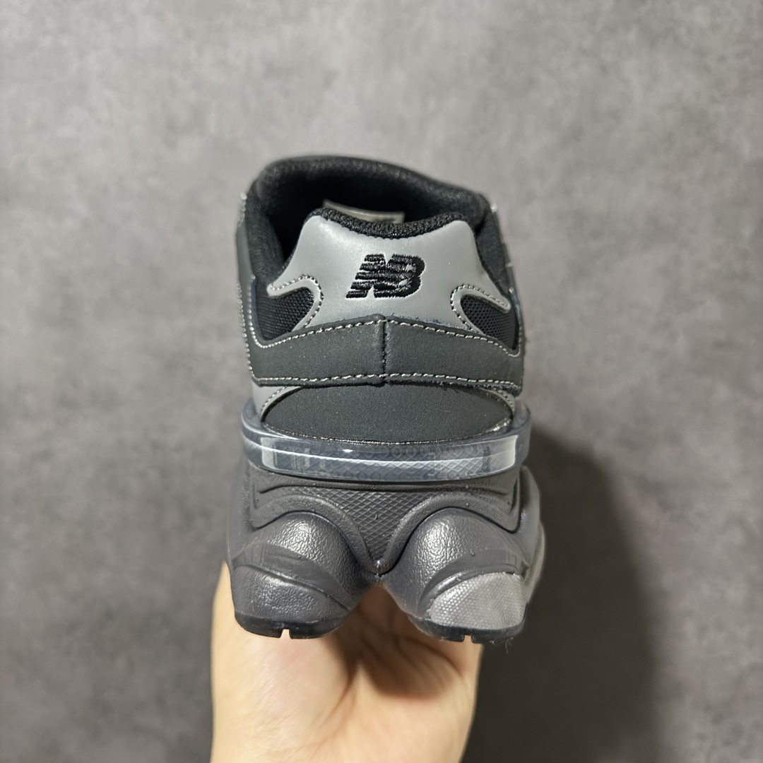 图片[4]-【公司级】New Balance 9060系列 新百伦 复古休闲运动慢跑鞋 鞋面大身由空间双格及磨砂鞋面拼接而生 采用大面积网眼以及麂皮材质覆盖鞋身 还原经典气质 搭载ABZORB避震科技 由泡沫聚酯制成 上脚可以有效减少由鞋底反弹对身体及双腿的冲击力 货号：U906079E 尺码：36 37 37.5 38 38.5 39.5 40 40.5 41.5 42 42.5 43 44 45-选品中心