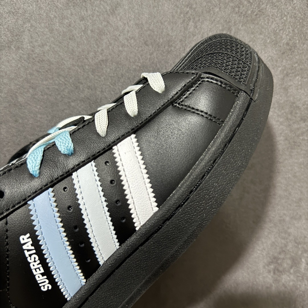 图片[8]-【H11顶级头层版】adidas originals Superstar 2 贝壳头 简约经典 舒适时尚 复古板鞋 男女同款 黑白 货号：JH9977 全新升级版 皮料改进至头层原厂皮 原盒 原底原料 开模打造 原厂织唛鞋标 高精密准度 原楦原纸板开发 匹配原版98%以上 后跟垫棉独家呈现 反口里弧度正确 原厂鞋垫 背胶 后跟电绣针数 与正品一致 原厂皮料 原厂车缝线 质感无敌 皮料切割干净 无任何毛边 清洁度细节完美 进口港宝加持 后跟自然饱满 还原公司包裹性 鞋面采用原装数据贴合技术 全方位贴合包裹脚型 鞋跟部鞋底牵引设计 提供强大的抓地性能 更适应不同实战场地路面 尺码：35.5 36 36.5 37.5 38 38.5 39 40 40.5 41 42 42.5 43 44 45-选品中心