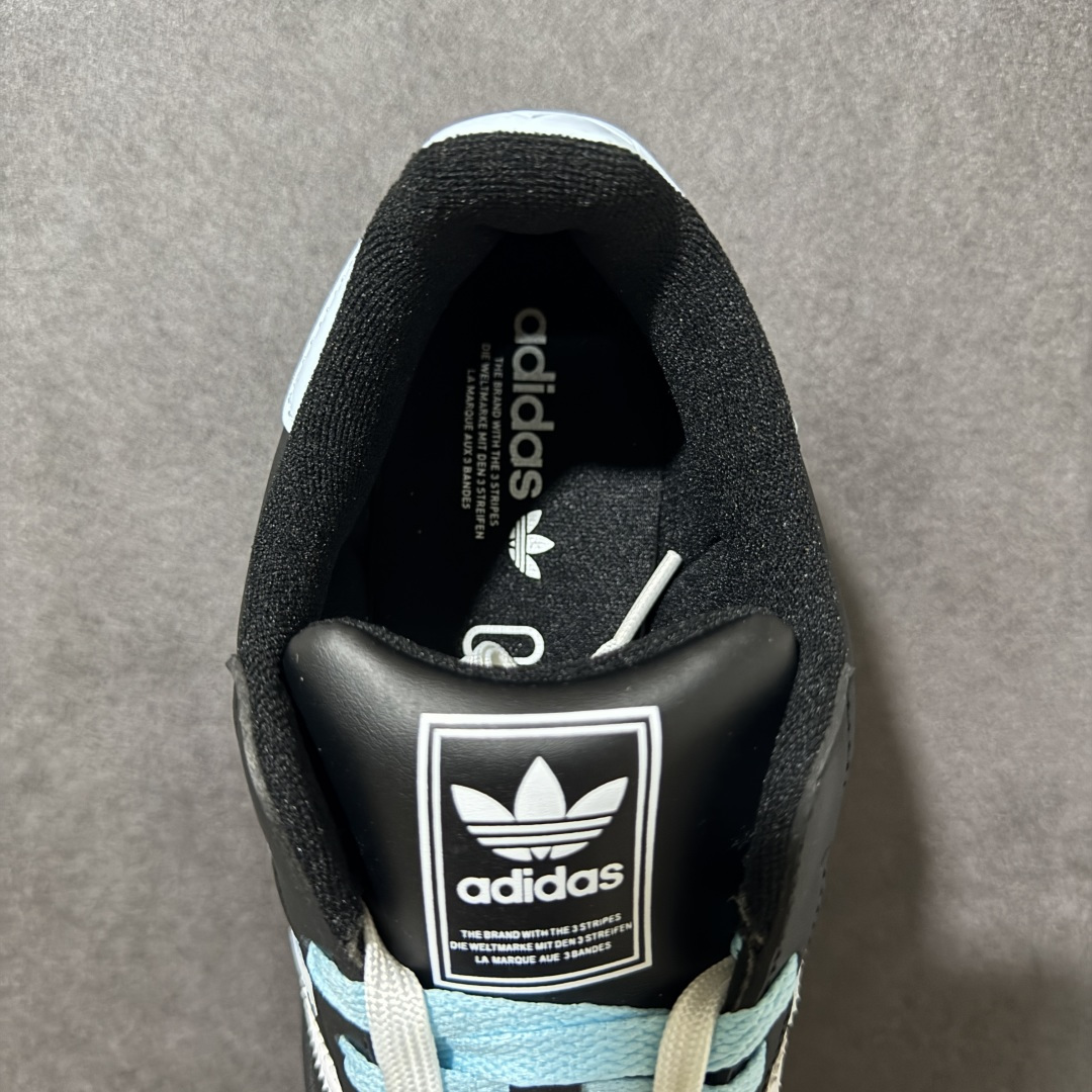 图片[6]-【H11顶级头层版】adidas originals Superstar 2 贝壳头 简约经典 舒适时尚 复古板鞋 男女同款 黑白 货号：JH9977 全新升级版 皮料改进至头层原厂皮 原盒 原底原料 开模打造 原厂织唛鞋标 高精密准度 原楦原纸板开发 匹配原版98%以上 后跟垫棉独家呈现 反口里弧度正确 原厂鞋垫 背胶 后跟电绣针数 与正品一致 原厂皮料 原厂车缝线 质感无敌 皮料切割干净 无任何毛边 清洁度细节完美 进口港宝加持 后跟自然饱满 还原公司包裹性 鞋面采用原装数据贴合技术 全方位贴合包裹脚型 鞋跟部鞋底牵引设计 提供强大的抓地性能 更适应不同实战场地路面 尺码：35.5 36 36.5 37.5 38 38.5 39 40 40.5 41 42 42.5 43 44 45-选品中心