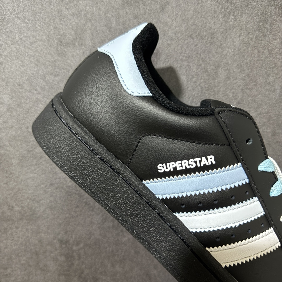 图片[7]-【H11顶级头层版】adidas originals Superstar 2 贝壳头 简约经典 舒适时尚 复古板鞋 男女同款 黑白 货号：JH9977 全新升级版 皮料改进至头层原厂皮 原盒 原底原料 开模打造 原厂织唛鞋标 高精密准度 原楦原纸板开发 匹配原版98%以上 后跟垫棉独家呈现 反口里弧度正确 原厂鞋垫 背胶 后跟电绣针数 与正品一致 原厂皮料 原厂车缝线 质感无敌 皮料切割干净 无任何毛边 清洁度细节完美 进口港宝加持 后跟自然饱满 还原公司包裹性 鞋面采用原装数据贴合技术 全方位贴合包裹脚型 鞋跟部鞋底牵引设计 提供强大的抓地性能 更适应不同实战场地路面 尺码：35.5 36 36.5 37.5 38 38.5 39 40 40.5 41 42 42.5 43 44 45-选品中心