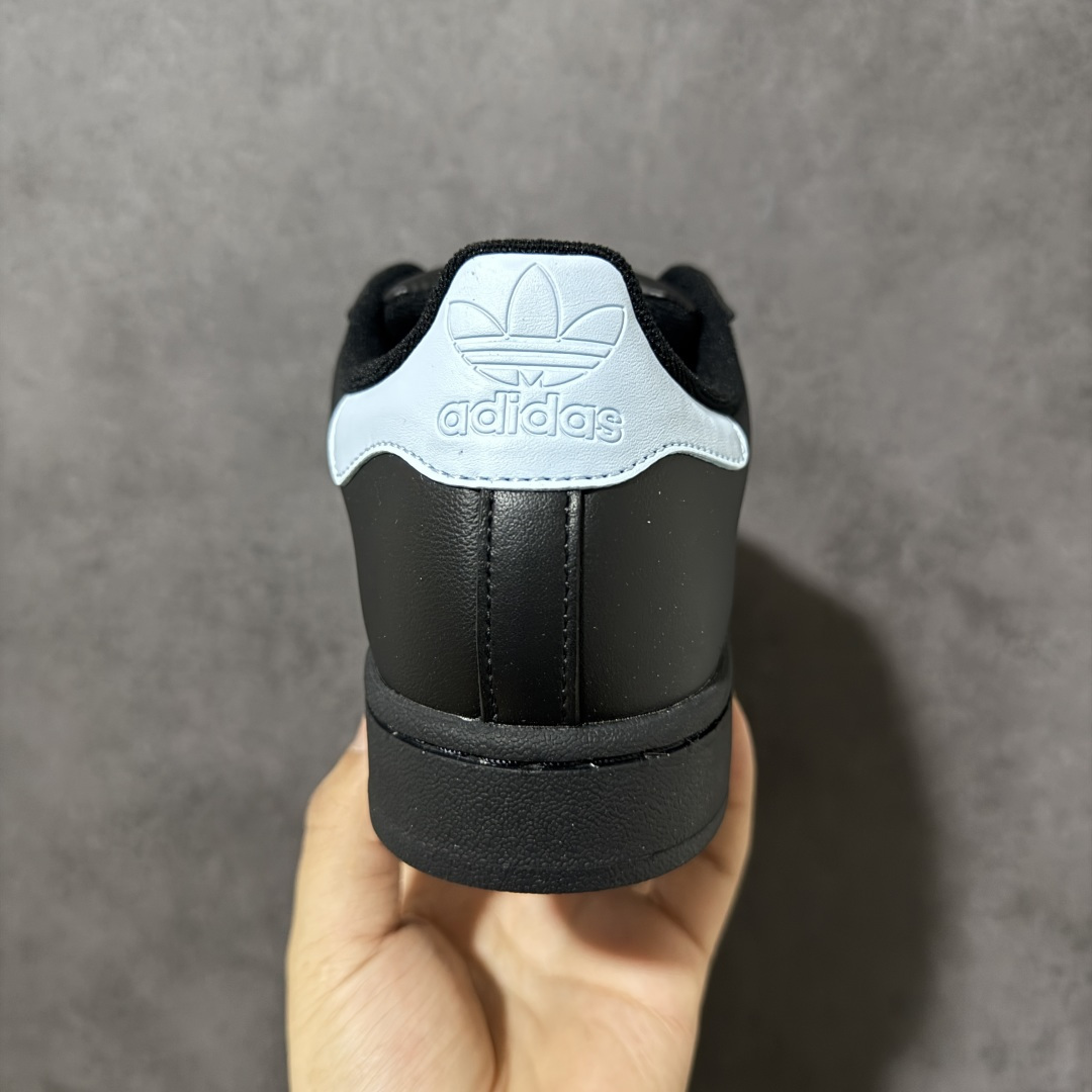 图片[4]-【H11顶级头层版】adidas originals Superstar 2 贝壳头 简约经典 舒适时尚 复古板鞋 男女同款 黑白 货号：JH9977 全新升级版 皮料改进至头层原厂皮 原盒 原底原料 开模打造 原厂织唛鞋标 高精密准度 原楦原纸板开发 匹配原版98%以上 后跟垫棉独家呈现 反口里弧度正确 原厂鞋垫 背胶 后跟电绣针数 与正品一致 原厂皮料 原厂车缝线 质感无敌 皮料切割干净 无任何毛边 清洁度细节完美 进口港宝加持 后跟自然饱满 还原公司包裹性 鞋面采用原装数据贴合技术 全方位贴合包裹脚型 鞋跟部鞋底牵引设计 提供强大的抓地性能 更适应不同实战场地路面 尺码：35.5 36 36.5 37.5 38 38.5 39 40 40.5 41 42 42.5 43 44 45-选品中心